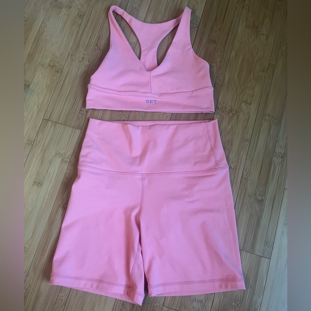 Set Active Racer V Plunge Bra and Bike Shorts set in Coral luxform